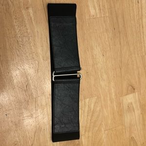 Black stretch belt with slide closer